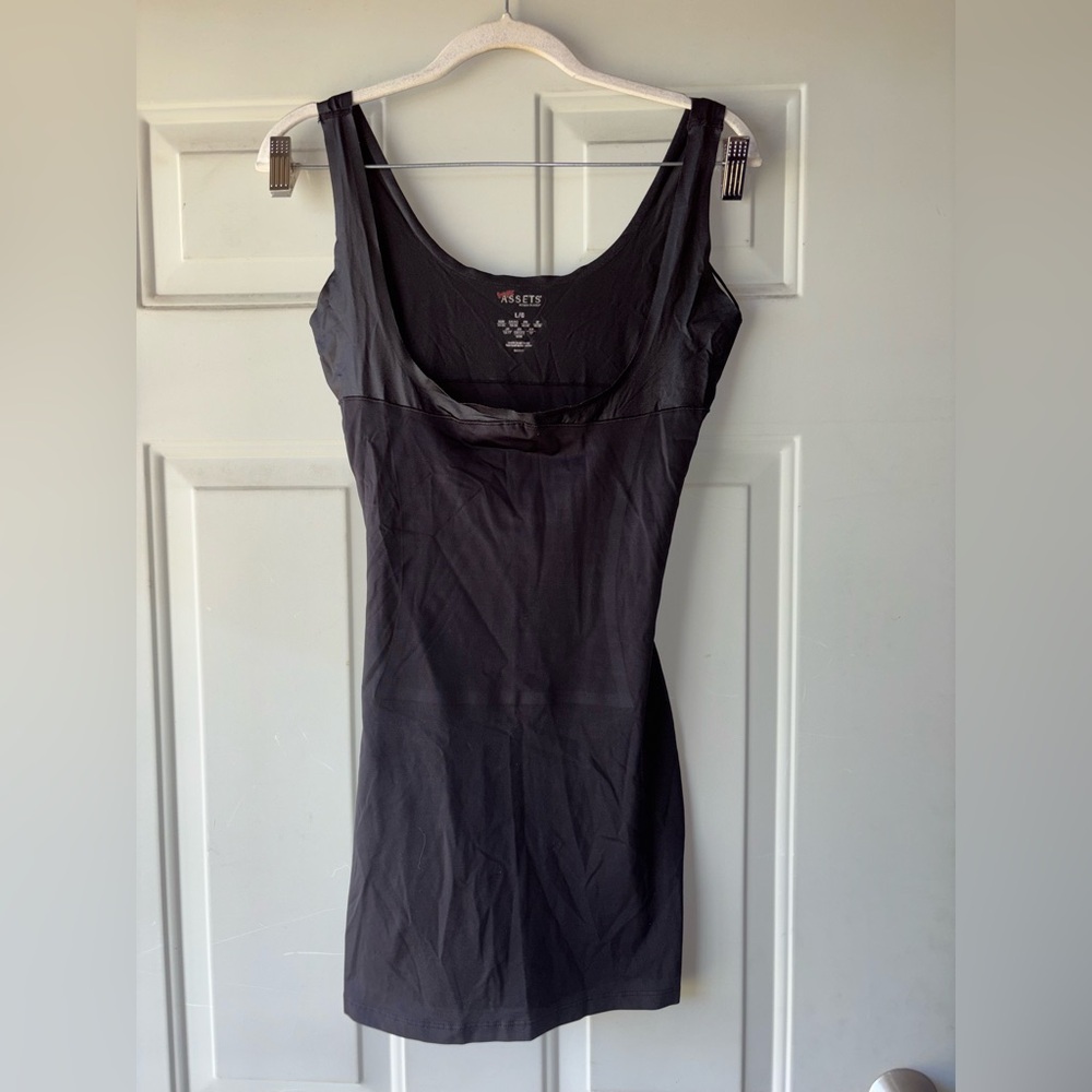 Love Your Assets by Sara Blakely black shaper size L